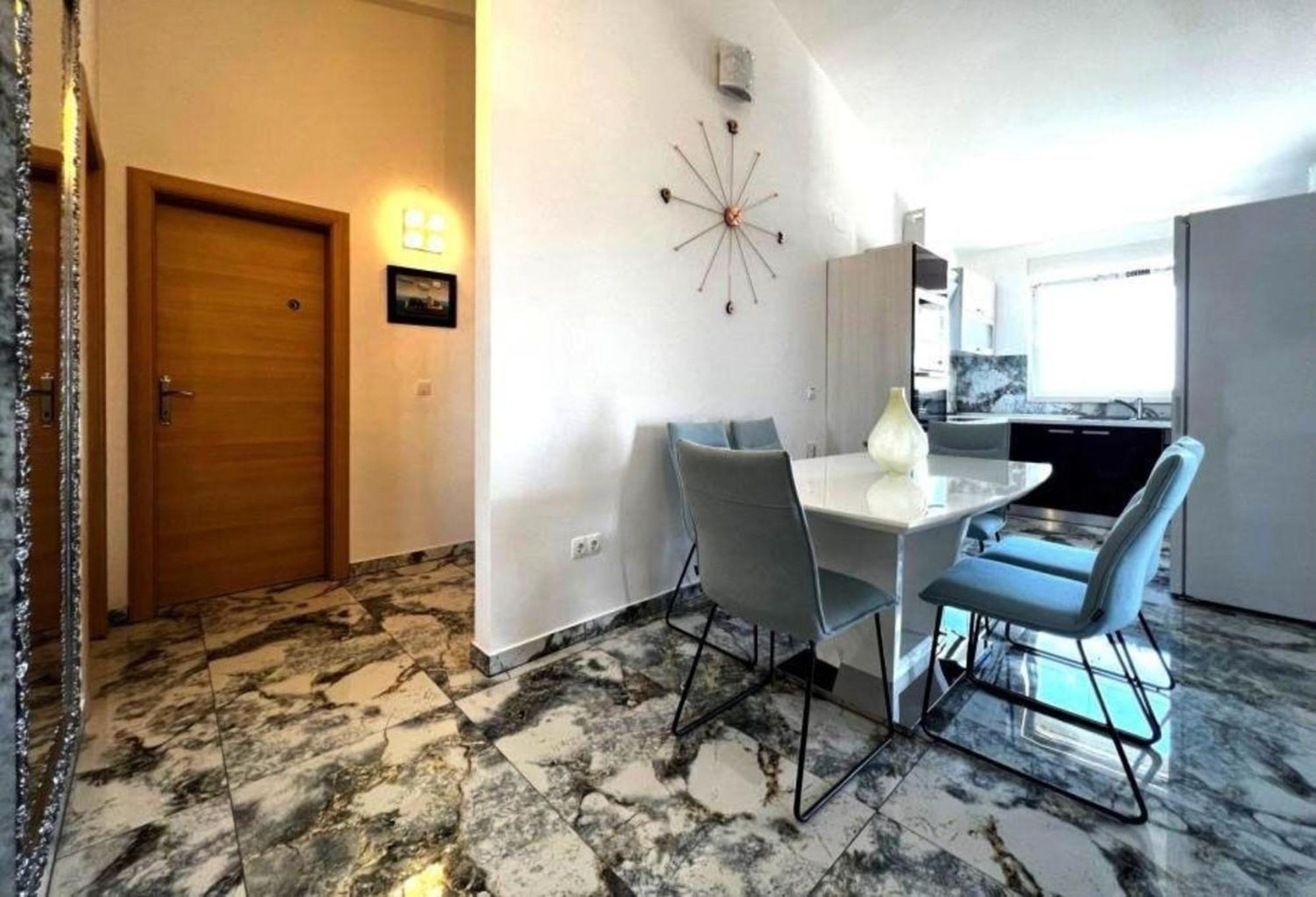 Komfortabeles Apartment Im Sueden Von Ciovo Trogir Exteriér fotografie